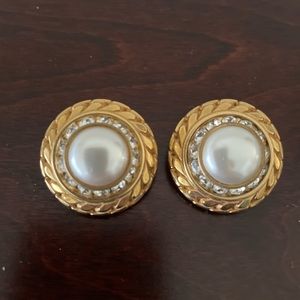 Vintage 90’s pearl and gold earrings